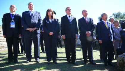 开云-北京冬奥会火种采集成功 火炬手制服亦首次亮相